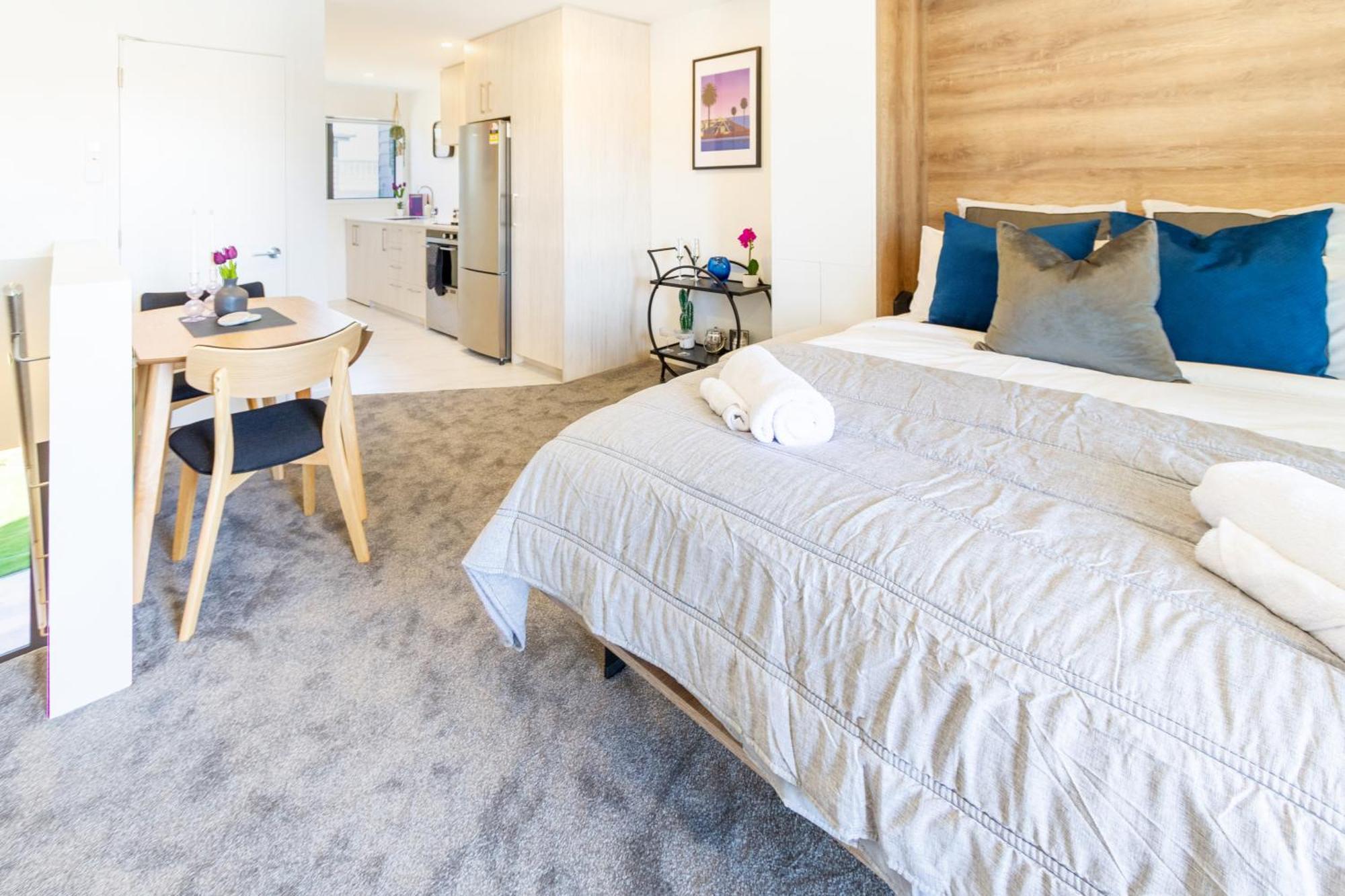 Central City Charm: Pet-Friendly Studio Christchurch Exteriör bild