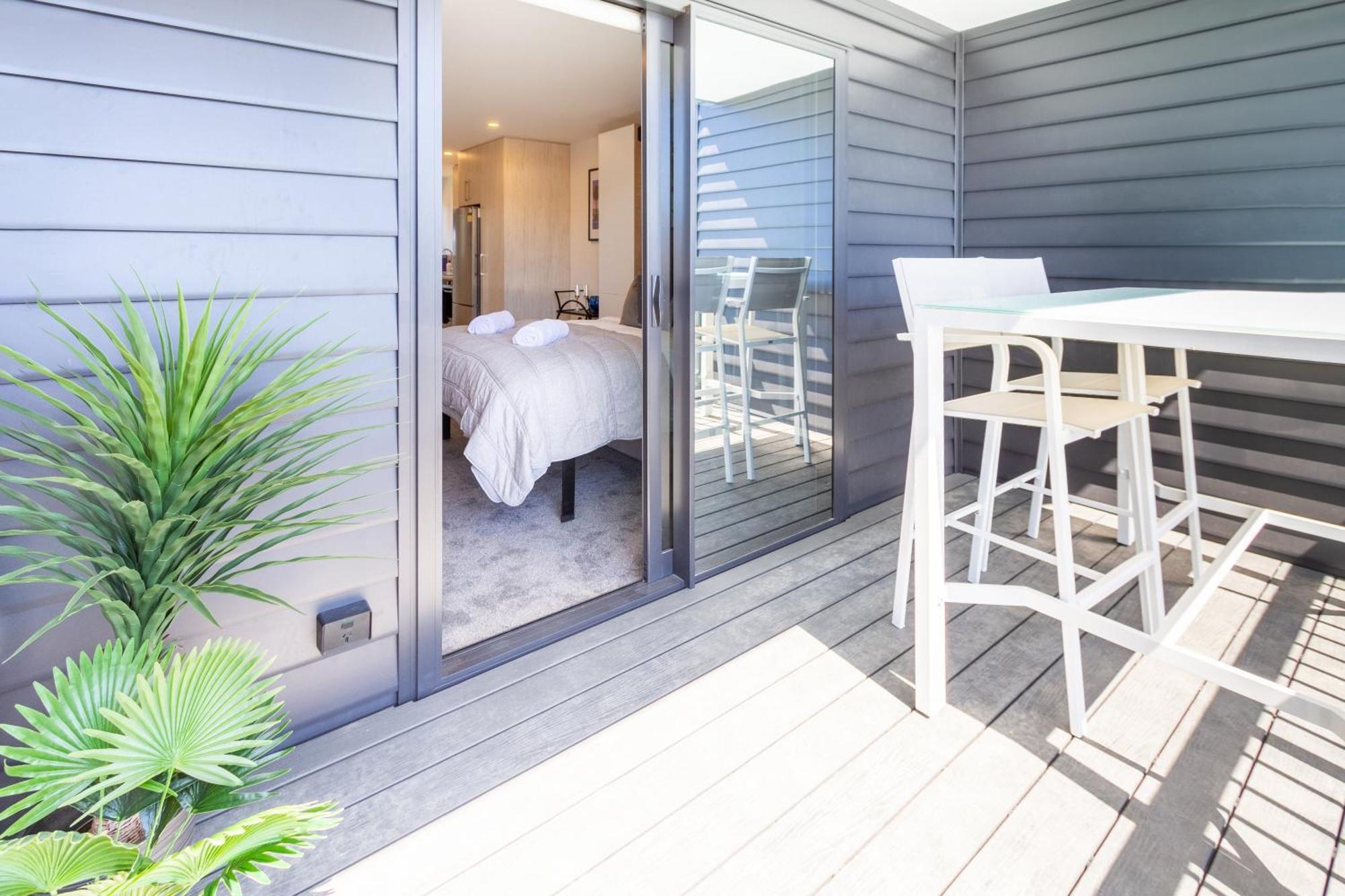 Central City Charm: Pet-Friendly Studio Christchurch Exteriör bild